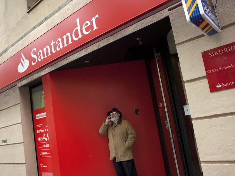 Kredietbeoordelaar Standard &amp; Poor's verlaagde vandaag de rating van elf Spaanse banken, waaronder ook die van de grootste bank Santander.