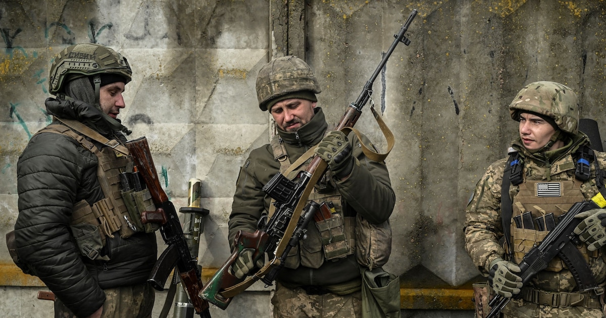 Oekraïense soldaten vragen zich af waar ze nog voor vechten in Bachmoet ...
