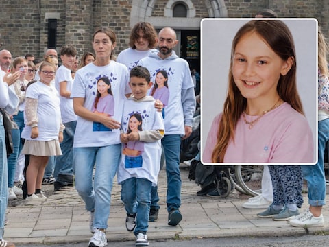 Oléa (14) stapte uit het leven nadat ze online gepest werd. Haar mama getuigt: “Eén berichtje kan zorgen voor immens lijden”