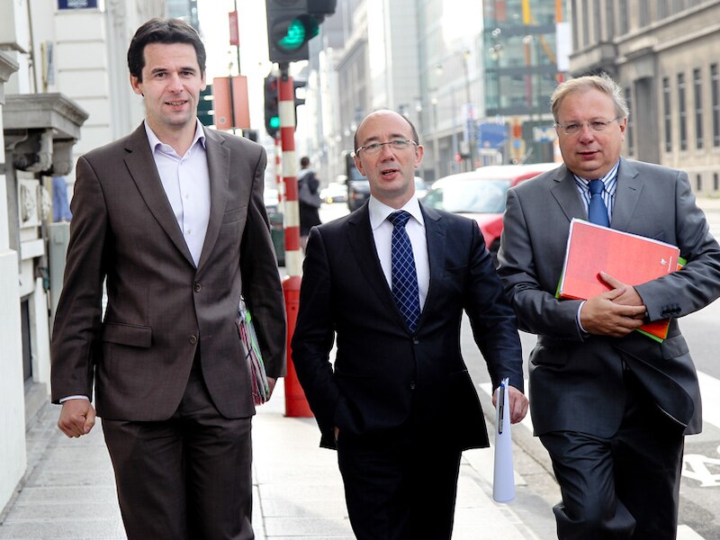 De Waalse ministers Nollet (Ecolo) en Antoine (cdH) met tussen hen in minister-president Rudy Demotte (PS).