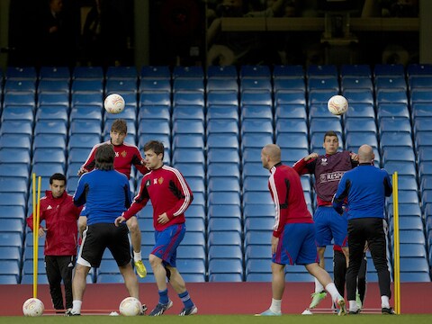 Spelers van Basel woensdag tijdens de training op Stamford Bridge.