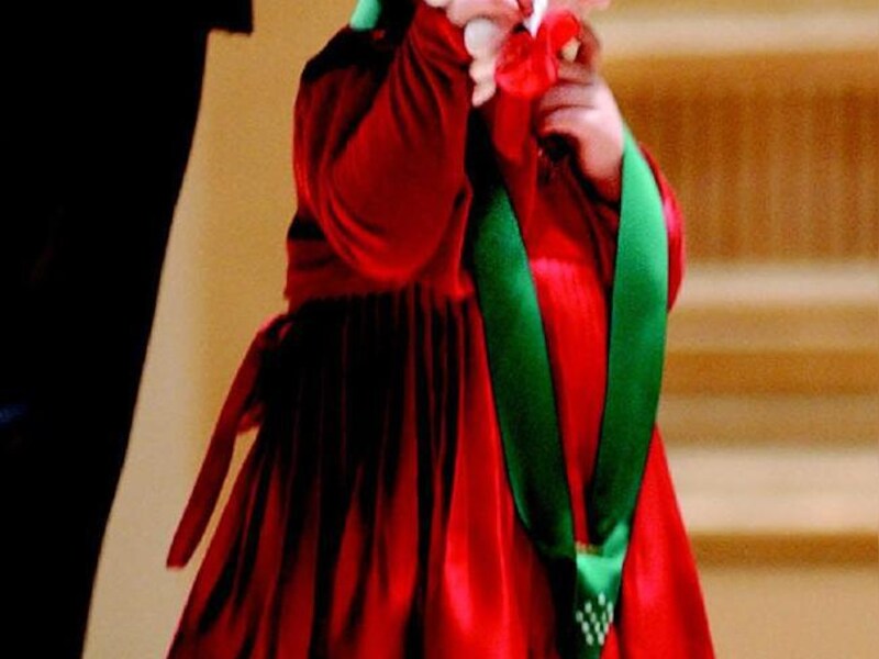 Patricia Smith met de medaille voor haar moeder.