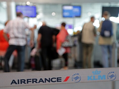 Wachtende reizigers bij Air France.