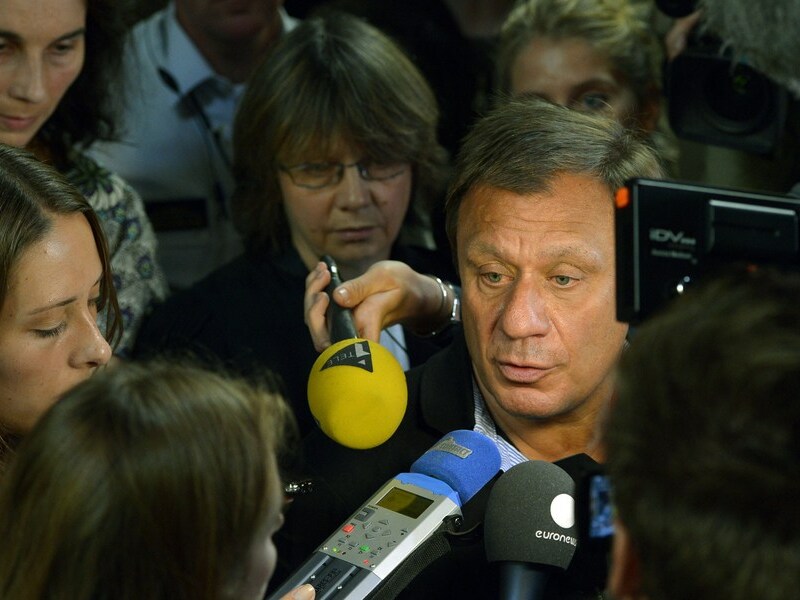 Jean-Denis Lejeune werd omstuwd door camera's en microfoons.