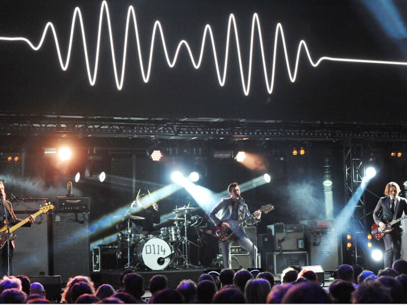 Arctic Monkeys in actie in Londen.