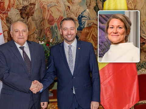 De Algerijnse minister van Buitenlandse Zaken Ahmed Attaf zakte dinsdag speciaal af naar ons land voor de ondertekening van het terugkeerakkoord, hier samen met buitenlandminister Maxime Prévot. Inzet: migratieminister Anneleen Van Bossuyt.