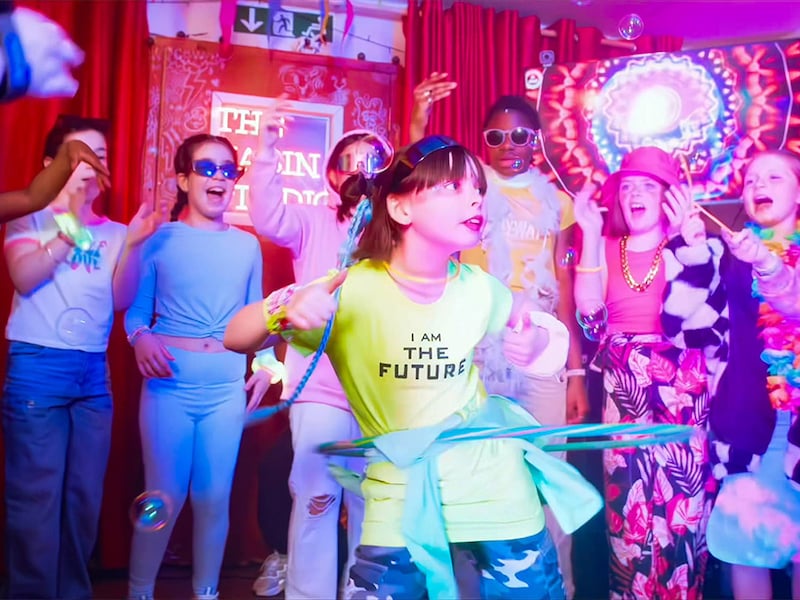 Rappende kinderen van Kabin Crew zijn de jongste artiesten ooit op Pukkelpop: “We weten niet wat het gaat geven”