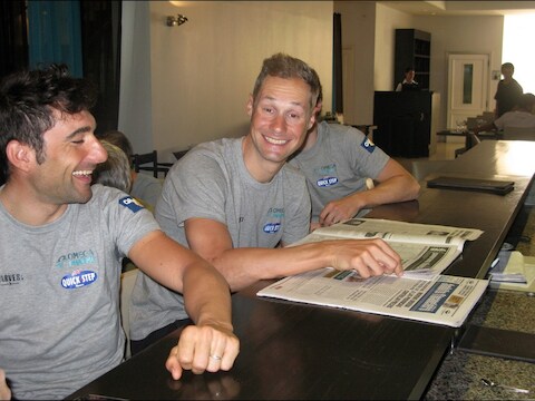 Tom Boonen doornam de succesvolle tactiek vooraf met Francesco Chicchi (l).