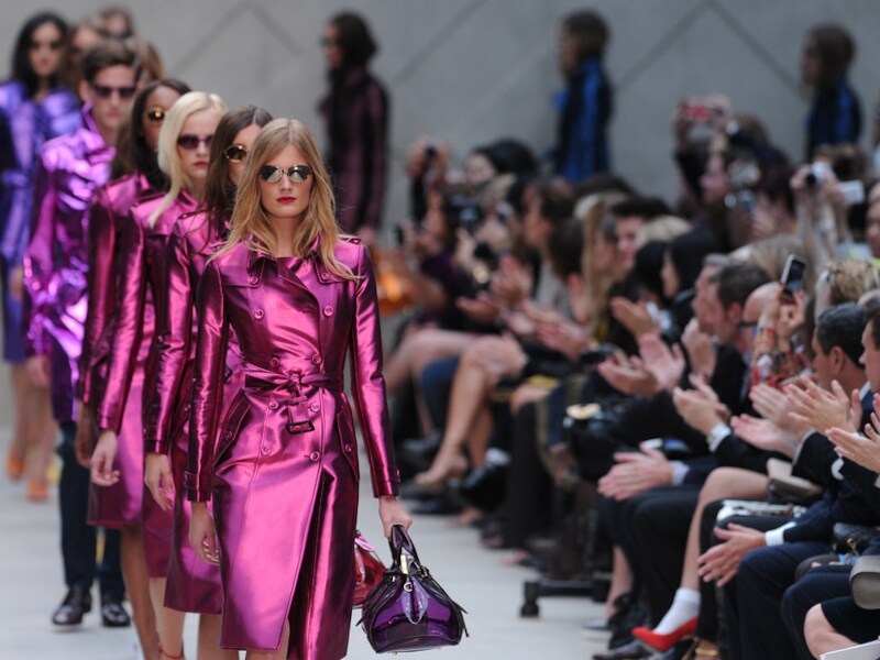 De opvallende trenchcoats van Burberry Prorsum.