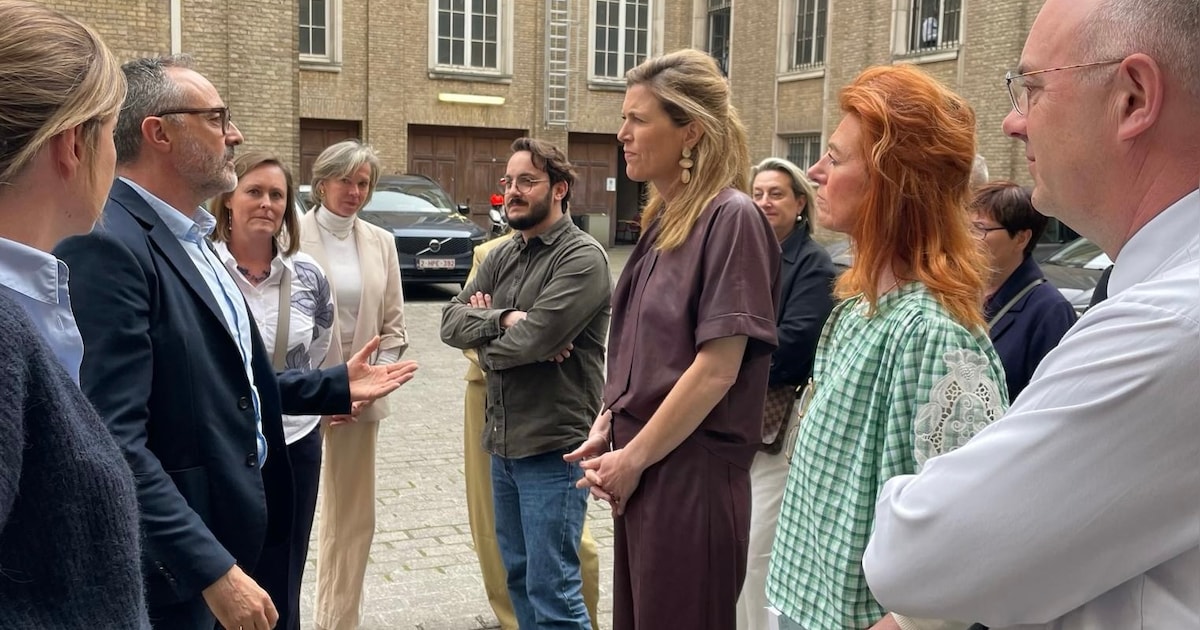 Justitieminister Annelies Verlinden bezoekt oud gerechtsgebouw en ...