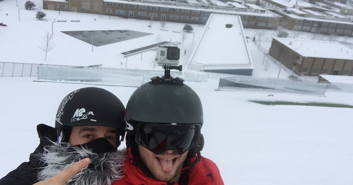 Waaghalzen snowboarden op dak | Regio | HLN.be