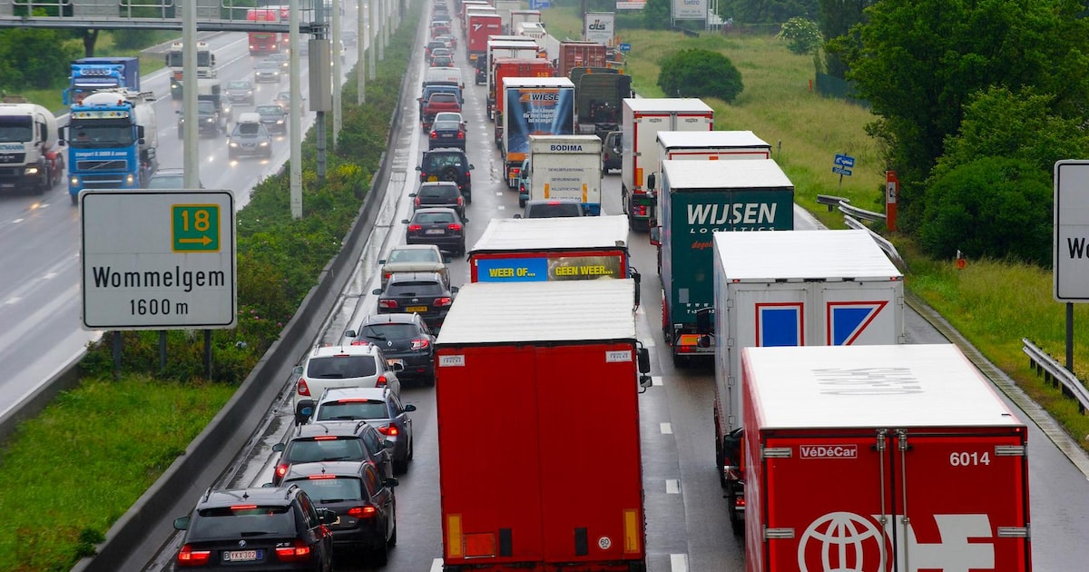 20 minuten file op E313 richting Hasselt door ongeval ter hoogte van Geel-Oost: linkerrijstrook vers