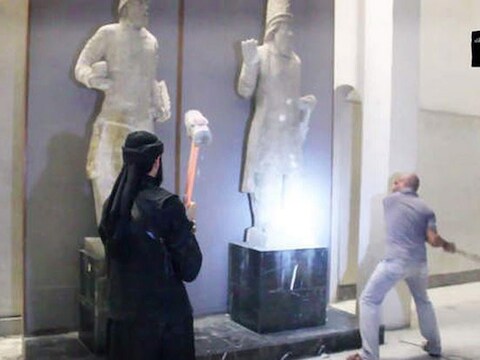 De versnelde opening van het museum komt er als reactie op de aangerichte vernielingen op kunstschatten door IS in Mosoel.