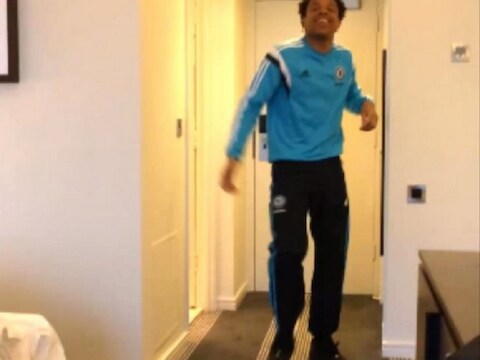 'The Blues' pakten gisteren weer een belangrijke zege en Loïc Rémy vond dat meer dan voldoende voor een lekker dansje.