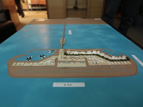 Dit model toont hoe het eiland er moet uitzien na werken van minstens zes jaar.
