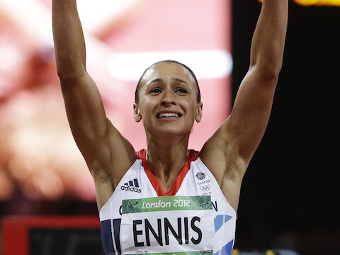 De buikspieren van atlete Jessica Ennis.