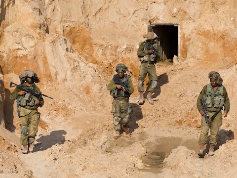 Israëlische soldaten aan de grens van Gaza.