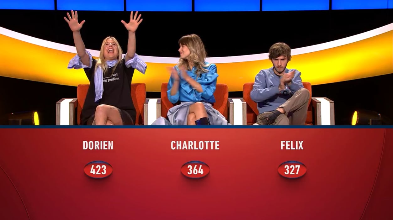 Dus ik ben een dom wijf?”: 'slimste frituriste' maakt opmerkelijk debuut in  'De slimste mens' en zorgt voor een pinnig sfeertje | Foto | hln.be