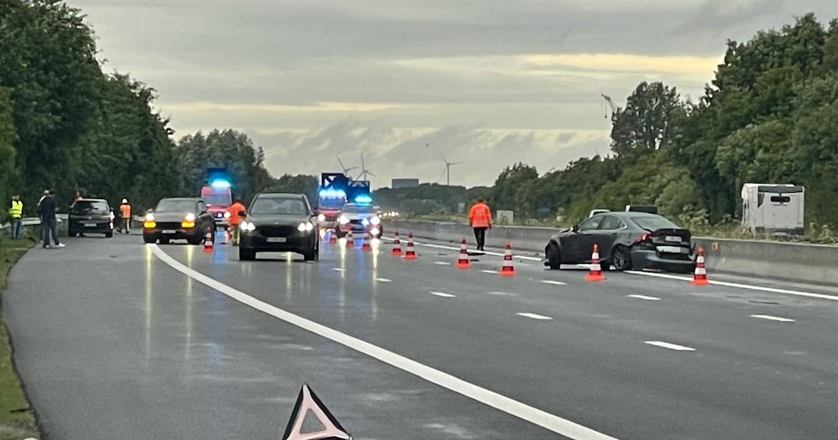 Drie auto’s botsen op gloednieuw wegdek van E403 richting Kortrijk ...