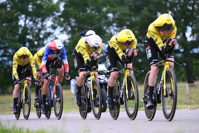 Vroeg afhakende Wout van Aert en Visma-Lease a Bik