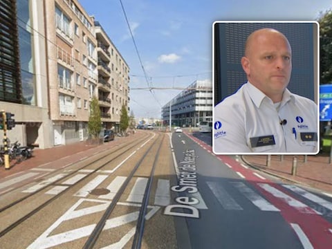 Het slachtoffer werd aangetroffen in de inkomhal van een appartementsgebouw in de De Smet De Naeyerlaan. Inzet: commissaris Jan Maertens.