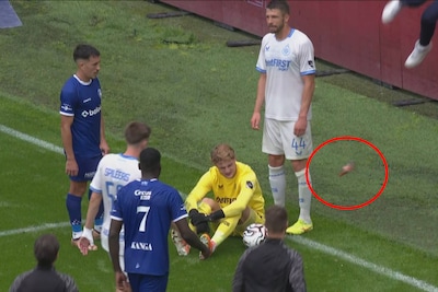 “Niet leuk voor de match”: duel tussen AA Gent en Club even stilgelegd nadat thuisfans flesjes richting Jackers gooien