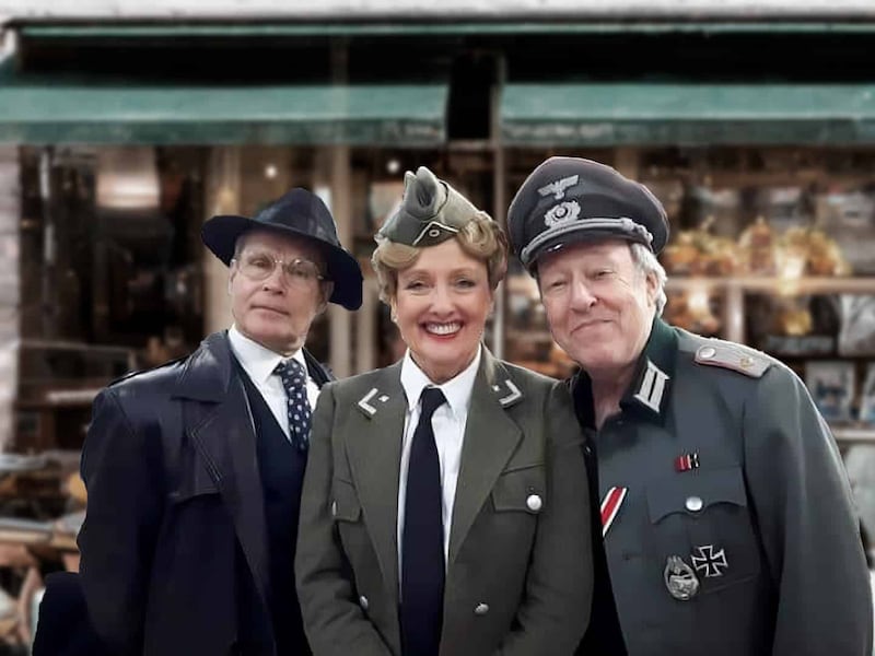Herr Flick, Helga en Lieutenant Gruber uit sitcom 'Allo 'Allo! lokken massa  volk naar stoomtrein in Maldegem: “Dit is pure nostalgie” | Regio | HLN.be