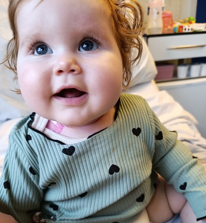 Baby Olivia (8 maanden) vecht tegen zeldzame leukemie: “Ze zal sowieso twee jaar lang geen normaal leven kunnen leiden” | Ieper | hln.be