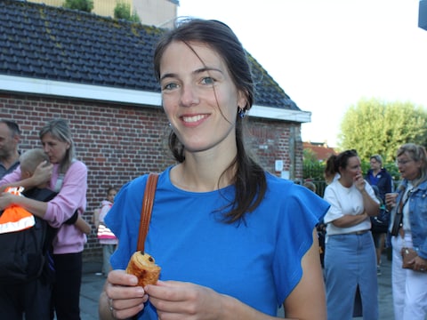 Sofie Devoghel uit Pollinkhove, hier tijdens de eerste schooldag van haar dochter Juliette, gaat op zaterdag 5 september van start met een kinderkoor.