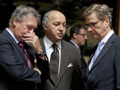 De Luxemburgse Minister van Buitenlandse Zaken Jean Asselborn (links) met zijn Franse en Duitse collega's Laurent Fabius (centraal) en Guido Westerwelle (rechts).