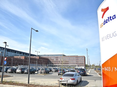 Zicht op de parking van AZ Delta Rumbeke.