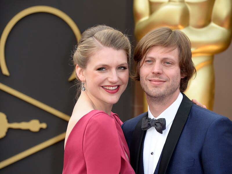 Felix van Groeningen en zijn vriendin Charlotte Vandermeersch op de rode loper.