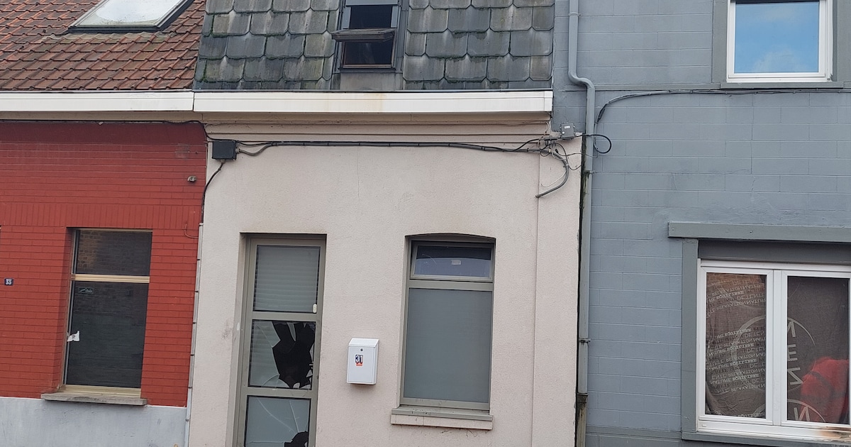 Rijhuisje onbewoonbaar na brand, mama met vier kinderen wordt ...