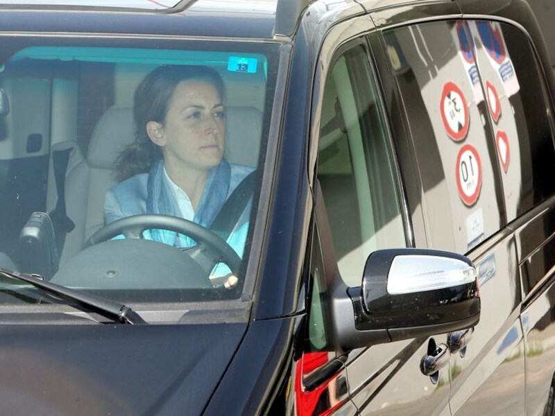 Prinses Claire op bezoek bij haar man.