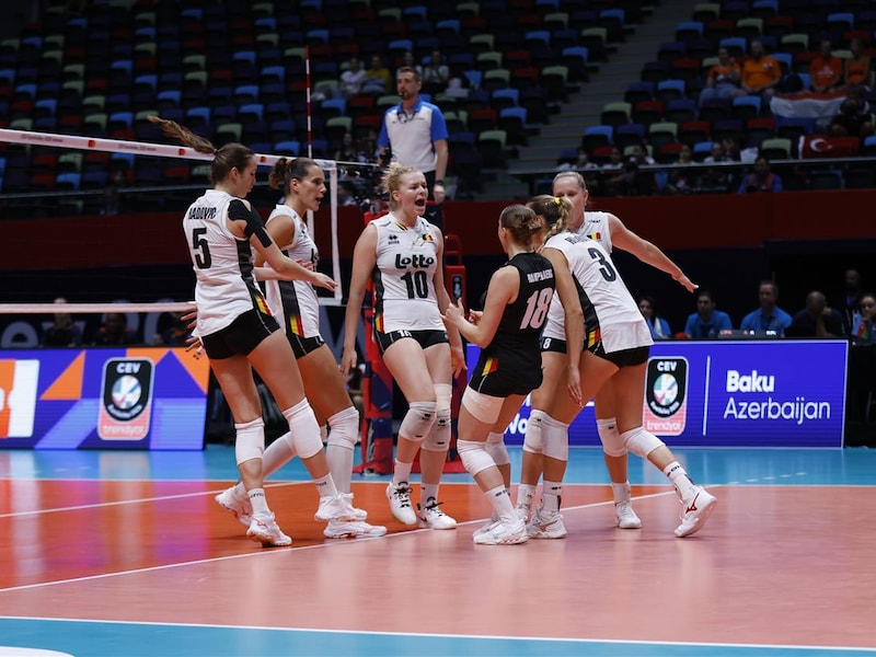 Wat een thriller! Yellow Tigers stunten tegen Oranje en gaan als groepswinnaar naar 1/8ste finales op EK volleybal