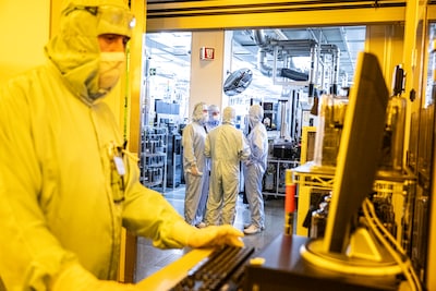 Europese automakers geraakt door conflict bij chipmaker in Nederland: “Een alarmerende situatie”