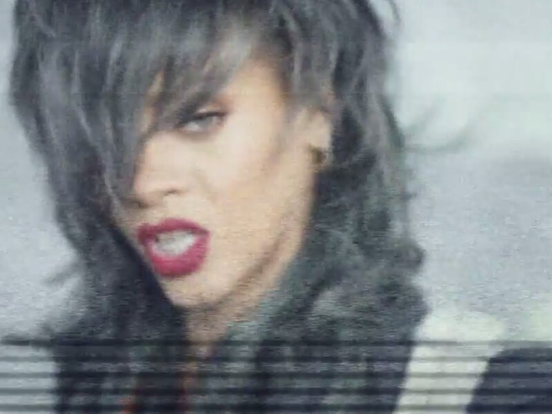 Rihanna in de nieuwe clip 'American Oxygen'