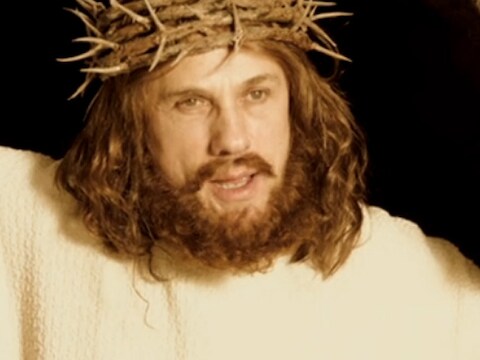 Jezus in 'Djesus Uncrossed', gespeeld door Christoph Waltz.