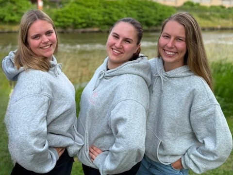 Zoe Van de Putte, Laure Boone en Laura Gistelinck van Moving Silhouettes. 