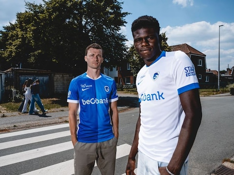 De nieuwe shirts van KRC Genk.