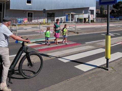 Oversteken aan De Springplank? Dat doe je op het zebrapad.