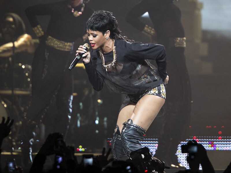 Rihanna op het podium in Perth.