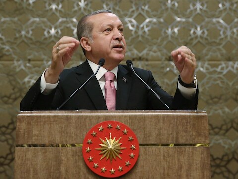 De oppositiepartijen vrezen een 'dictatuur' van president Erdogan indien het referendum toelaat over te stappen naar een presidentieel systeem dat de macht van het parlement zou afzwakken.