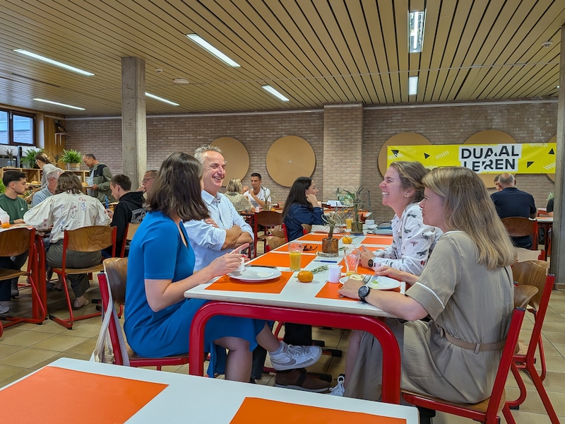Leerlingen en werkgevers Don Bosco Halle geven startschot voor een nieuw school- en werkjaar
