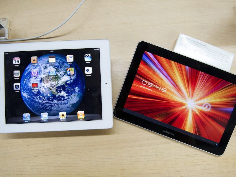 De Apple iPad (L) en de Samsung Galaxy Tab 10.1 (R).