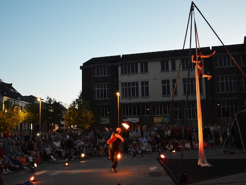 De laatste voorstelling van circus- en straatheaterfestival ‘De Donderdagen’ 2026 in Ninove.