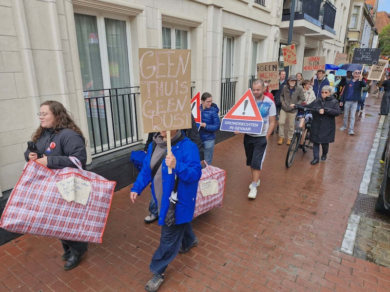 Ongeveer 200 mensen trokken zaterdag door Roeselare om aandacht te vragen voor betaalbaar wonen