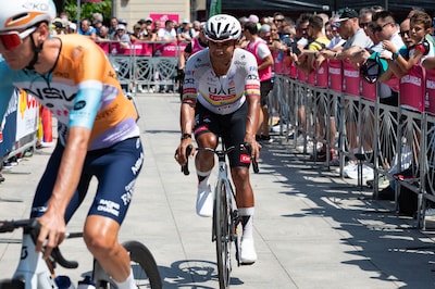 Giulio Ciccone en Einer Rubio versnellen op tweede beklimming van de dag, Jhonatan Narvaez stapt uit Giro