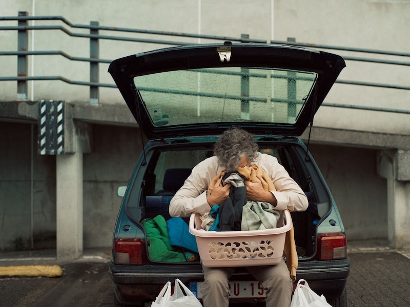 Een beeld uit de film ‘Jonah Was Here’ met Koen De Bouw.