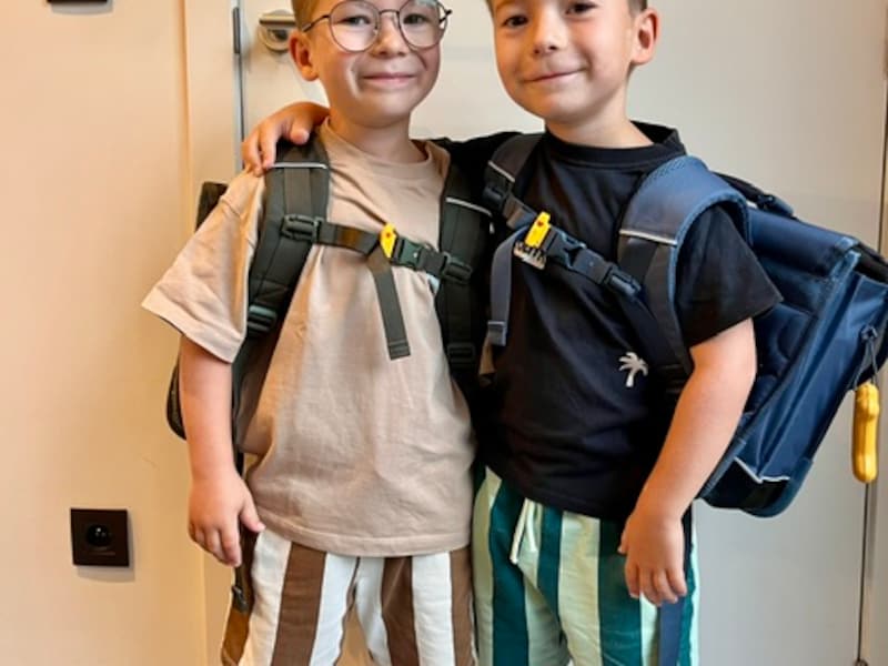 Tweeling Melle en Miel uit Mol start samen in het eerste leerjaar